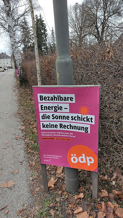Plakat "Bezahlbare Energie - die Sonne schickt keine Rechnung"